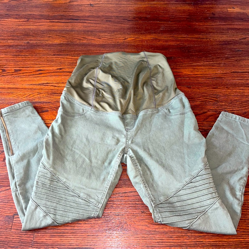 Isabel Green Maternity Jeggings. Size 8